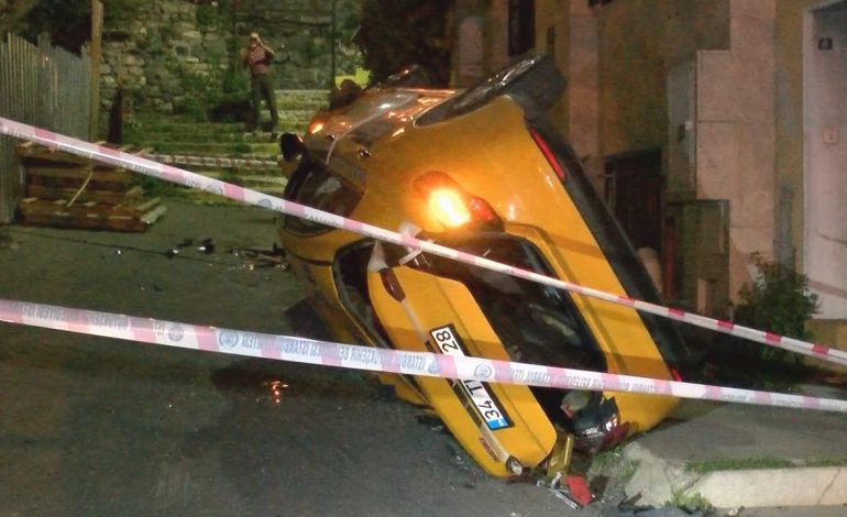 Şişli’de taksi kazası: 10 metreden çıkmaz sokağa uçtu!