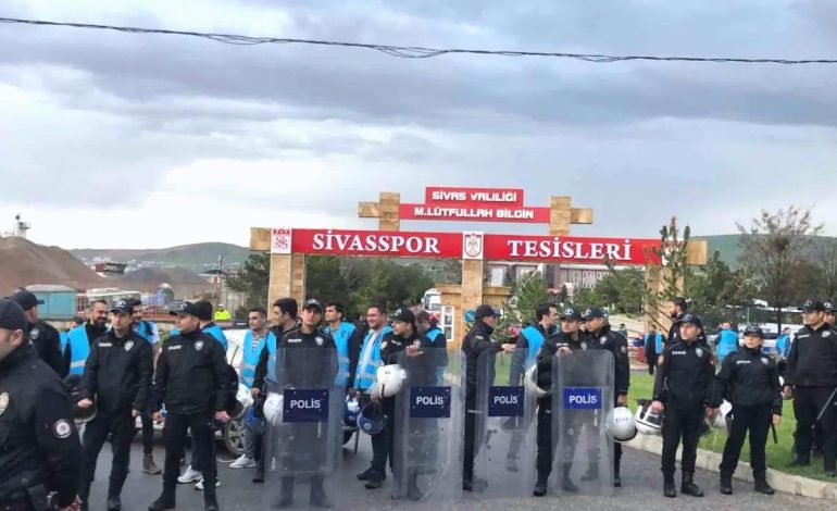 Sivasspor Taraftarı Takımı Protesto Etti