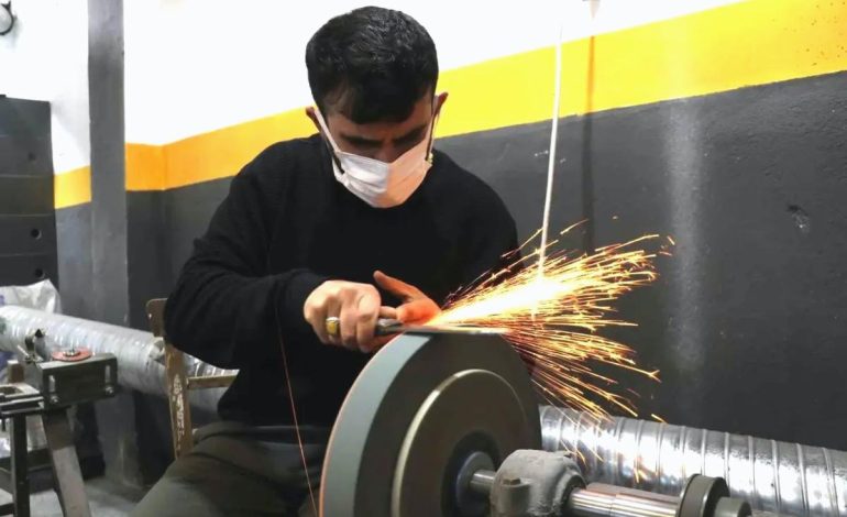 Sivas’ta Bıçak Ustaları Kurban Bayramı İçin Yoğun Çalışıyor