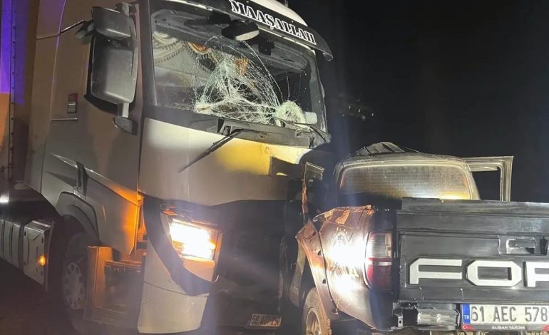 Sivas’ta Tır ve Pikap Çarpıştı: 1 Ölü