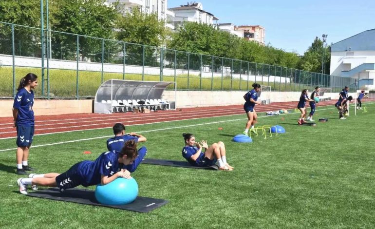 Siverek İdmanyurdu Kadın Futbol Takımı Play-Off’a Yükseldi