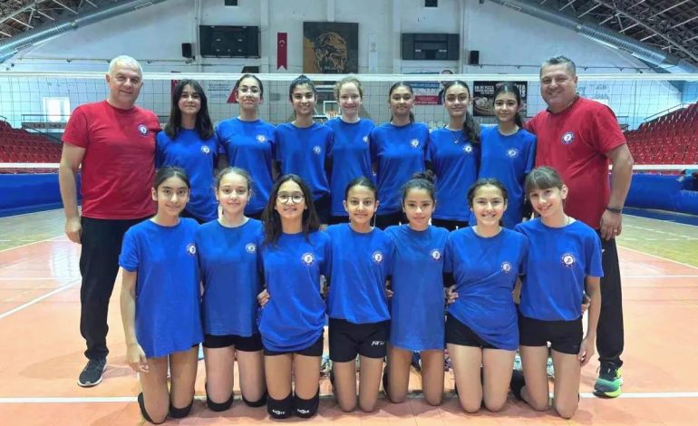 Söke Voleybol Takımı, Midi Kızlar Bölge Şampiyonası’nda Birinci Oldu