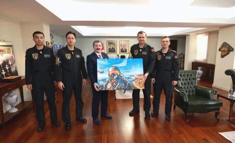 SOLOTÜRK ve Türk Yıldızları’ndan Vali’ye Ziyaret