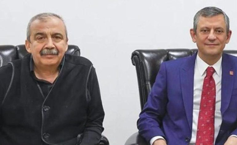 Son Dakika… Sırrı Süreyya Önder o sırrını Özgür Özel’e emanet etmiş! ‘Ben öldükten sonra bilsinler’