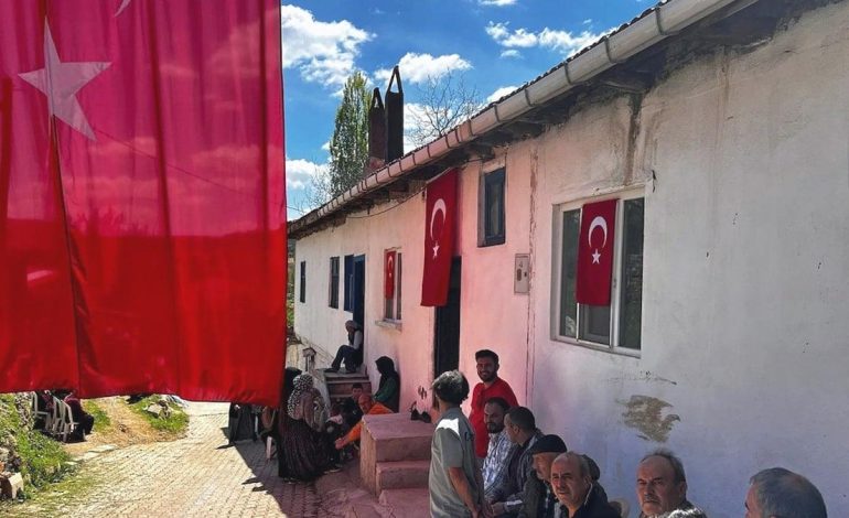 Son şehidin evi yürek parçaladı