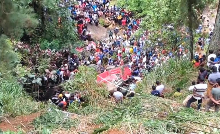 Sri Lanka’da yolcu otobüsü uçuruma yuvarlandı: 21 ölü