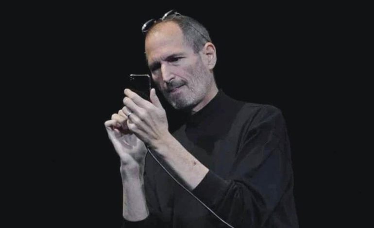 Steve Jobs 2007’de neredeyse hiç çalışmayan bir iPhone ile sahneye çıktı: Onu kurtaran bu senaryo oldu!