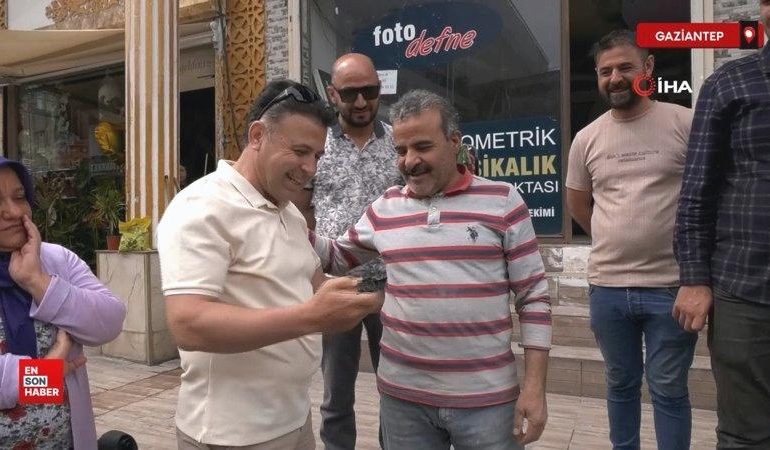 Suriyeli işçisine 1 milyon TL’lik iş makinesi hediye etti