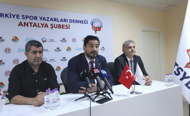 Taha Akgül, Antalya’da gazetecilerle buluştu