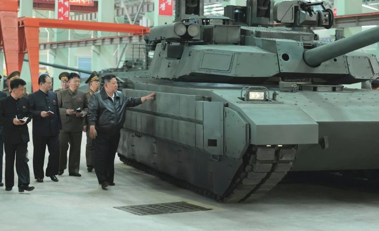 Tank fabrikasını gezen Kuzey Kore lideri Kim, daha fazla üretim istedi