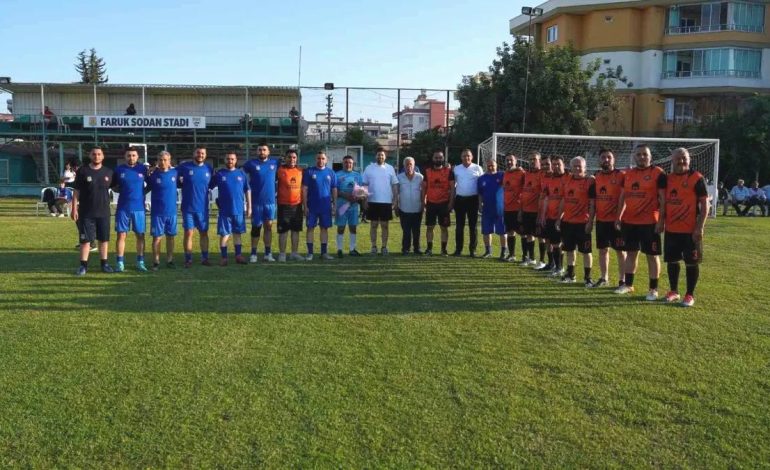 Tarsus’ta Dostluk Maçı: Belediye Personeli ve Muhtarlar Berabere Kaldı