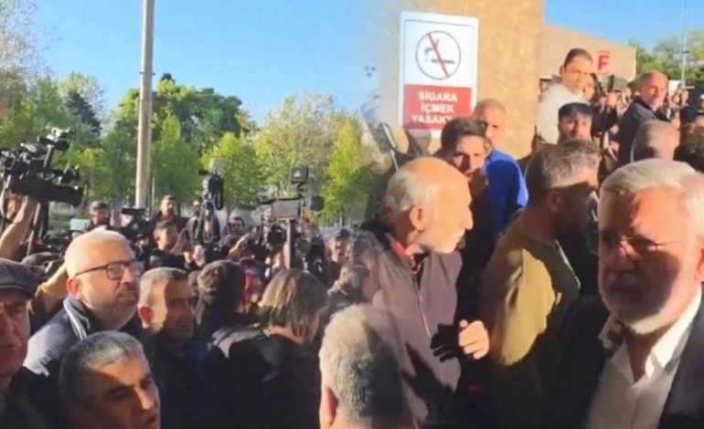 Taziye için hastaneye giden Mehmet Metiner yuhalandı