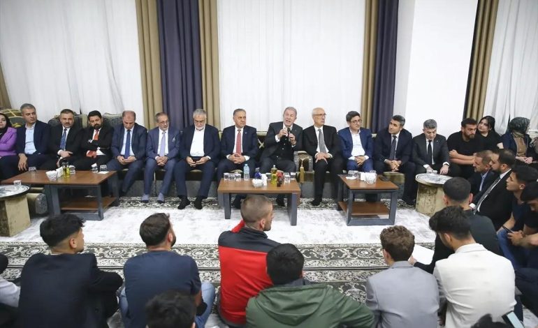 TBMM Milli Savunma Komisyonu Başkanı Akar, Bingöl’de gençlerle bir araya geldi Açıklaması