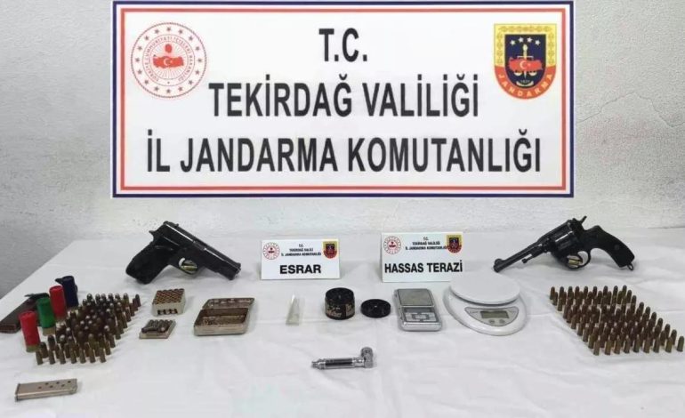 Tekirdağ’da Uyuşturucu ve Silah Operasyonu: 11 Bin TL ve Çok Sayıda Malzeme Ele Geçirildi
