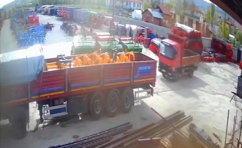 Tokat’ta Park Halindeki Kamyonet Aniden Hareket Etti