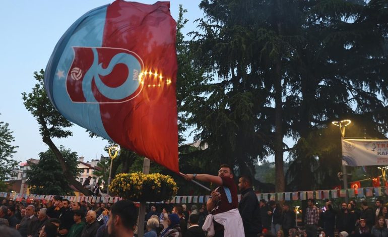 Trabzonspor taraftarları, Türkiye Kupası finalini dev ekrandan takip etti