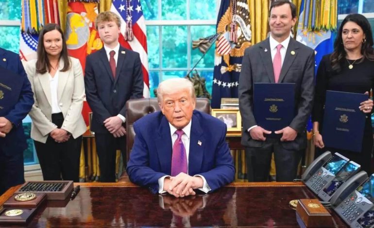 Trump: “Putin, Ukrayna ile ateşkes anlaşması yapmak istemiyor, bunun yerine Türkiye’de bir araya gelerek kanlı savaşa bir son verilmesini müzakere…
