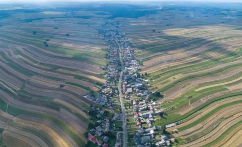 Tüm kasaba aynı sokakta yaşıyor: 6 bin kişilik sokak…