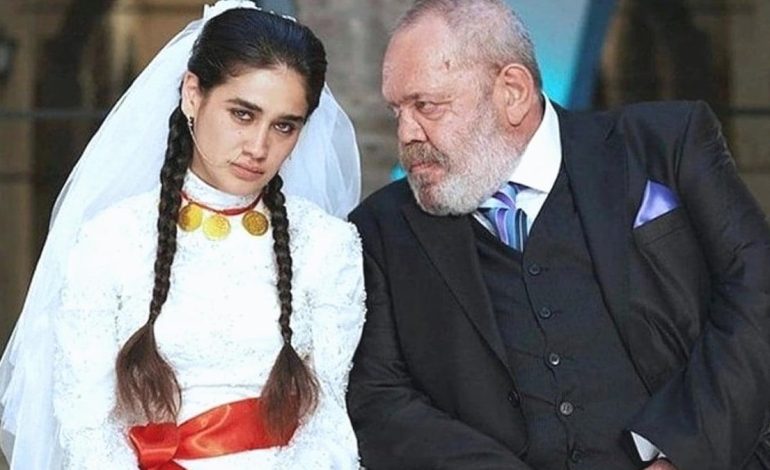 Türk oyuncu ABD’de saldırıya uğradı: Kaburgaları kırıldı, akciğeri söndü