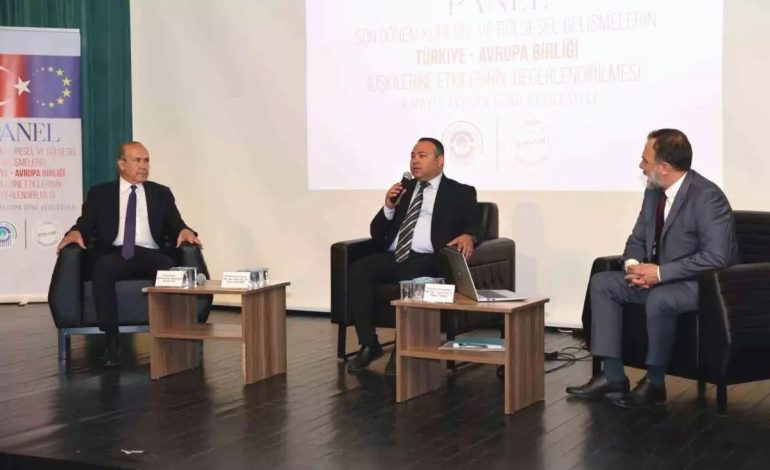 Türkiye-Avrupa Birliği İlişkileri Paneli Eskişehir’de Gerçekleştirildi
