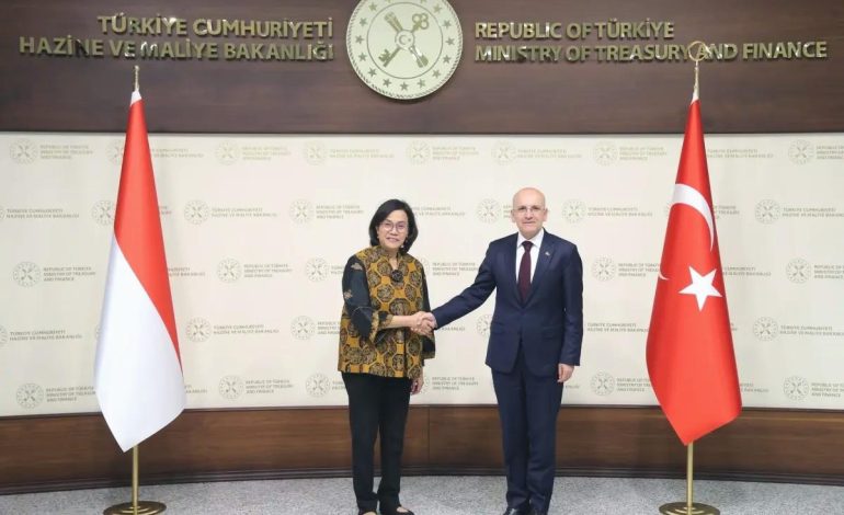 Türkiye ve Endonezya Maliye Bakanları Görüştü