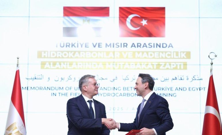 Türkiye’nin FSRU gemisi Mısır’da görev yapacak