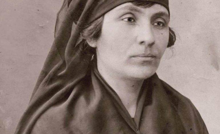 Türkiye’nin ilk Müslüman kadın fotoğrafçılarından biri olan Naciye Hanım’ın portresi: Cicim