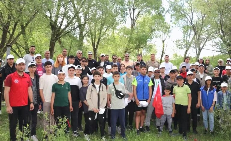 Tutak’ta Gençlik Haftası Bisiklet Turu Düzenlendi