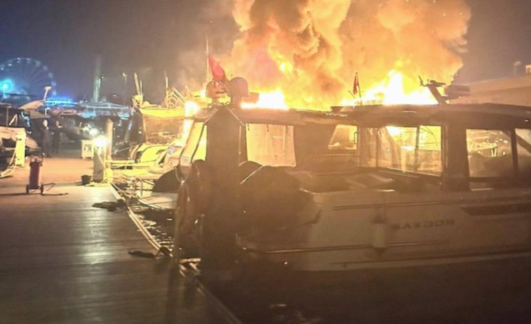 Tuzla marinada yangın! 54 tene alev alev yandı
