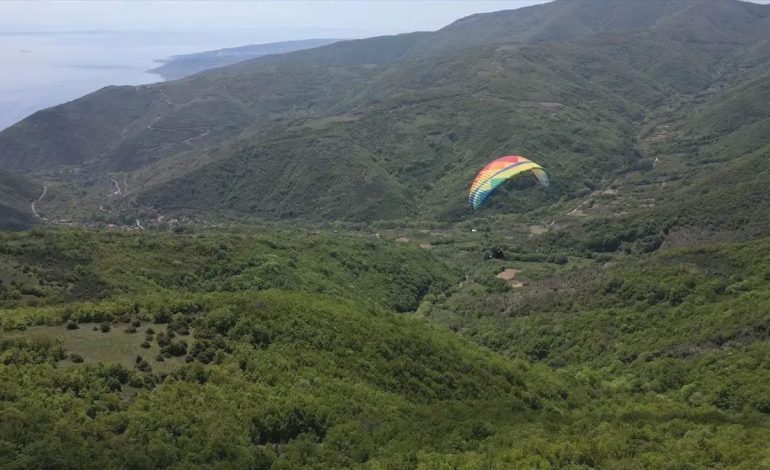 Uçmakdere’de Yamaç Paraşütü Keyfi