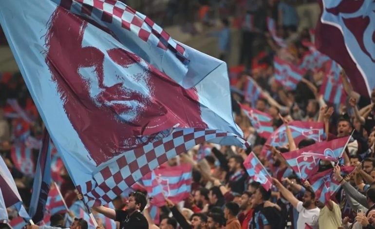 Üçüncü golün ardından tribünlerde tepki: Yönetim istifa