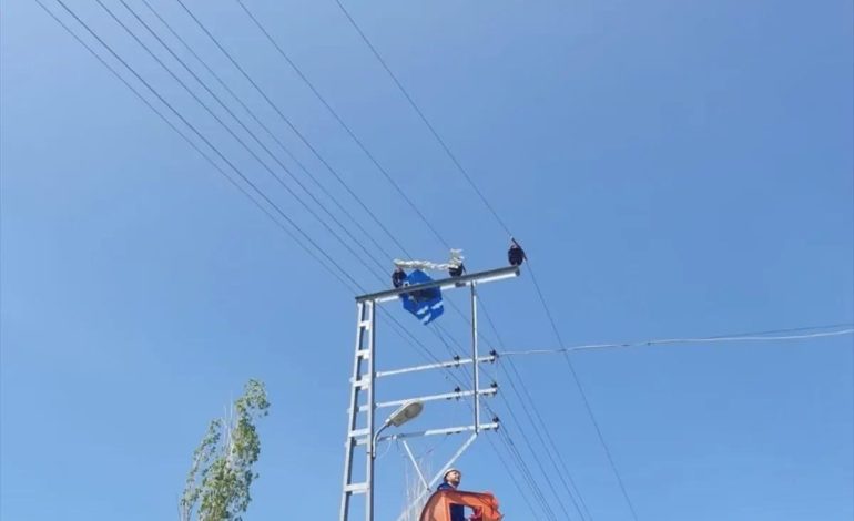 Uçurtmalar Tellere Takıldı