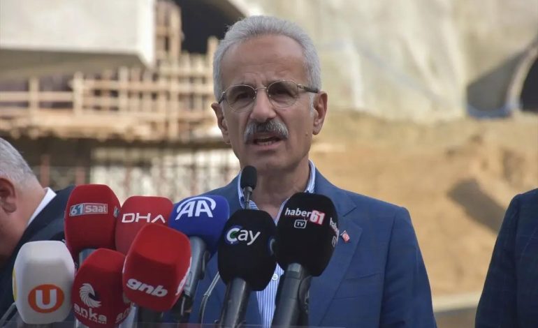 Ulaştırma ve Altyapı Bakanı Uraloğlu, Trabzon’da partisinin il danışma toplantısında konuştu Açıklaması