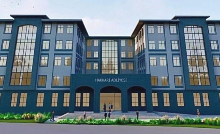 Ülkede adalet yok ama sarayları çok