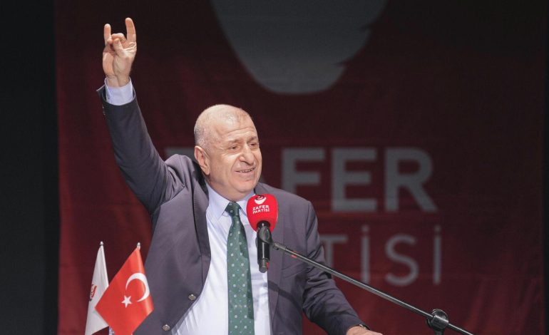 Ümit Özdağ hastaneye kaldırıldı: Duruşma ertelendi