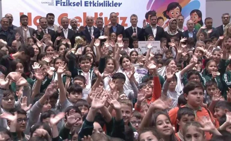 Ümraniye’de 12. Geleneksel Çocuk Oyunları ve Fiziksel Etkinlikler Kapanışı