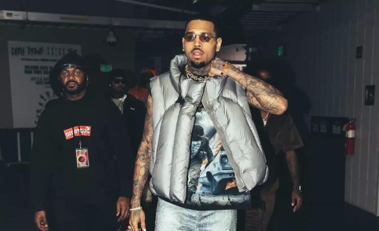 Ünlü şarkıcı Chris Brown tutukladı