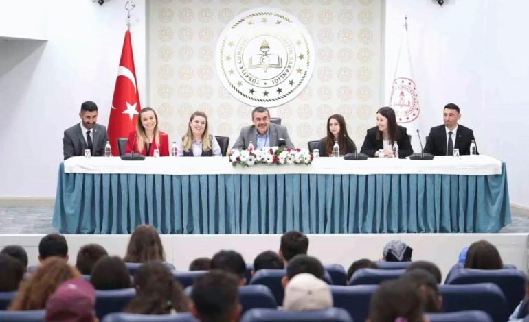 Uzundere’den Öğrenciler Ankara’da