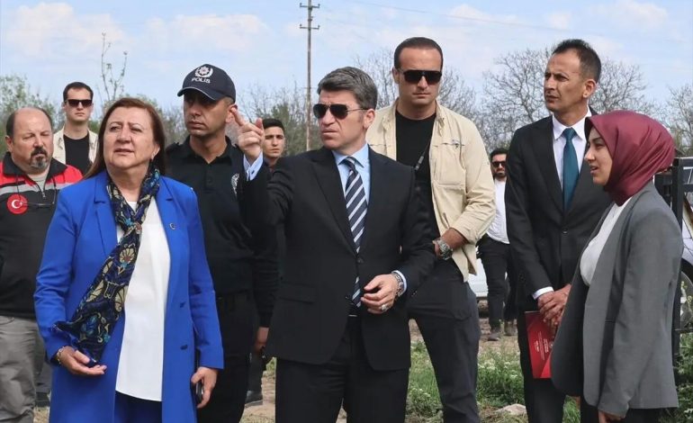 Vali Bakan’dan Mevsimlik İşçilere Destek