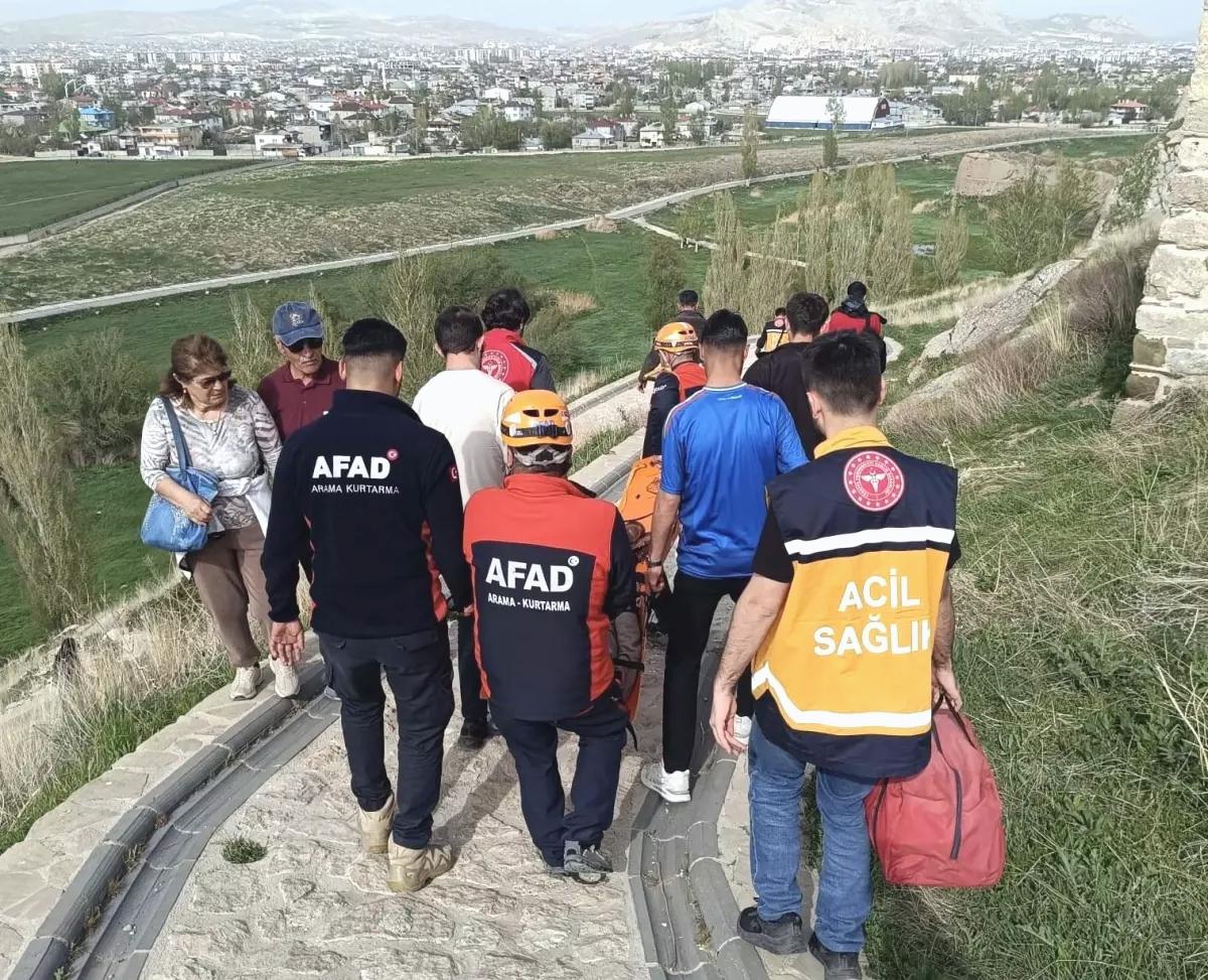 Van Kalesi’nde Düşen 68 Yaşındaki Kadın Kurtarıldı