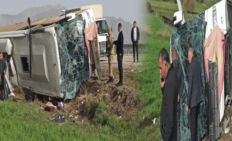 Van’da yolcu otobüsü devrildi: 28 kişi yaralandı