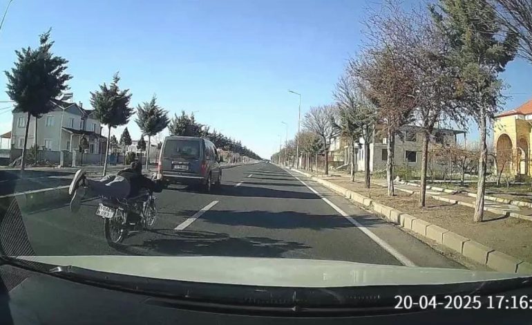 Yatarak Motosiklet Süren Sürücü Yakalandı