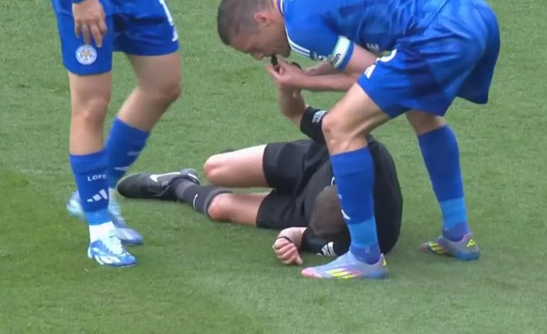 Yeşil sahalarda ilginç anlar! Hakem yere düştü, dünyaca ünlü futbolcu düdüğe sarıldı