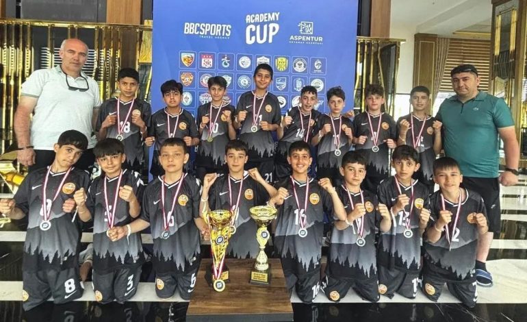 Yıldızkent Spor, Antalya’dan Çifte Kupa ile Döndü