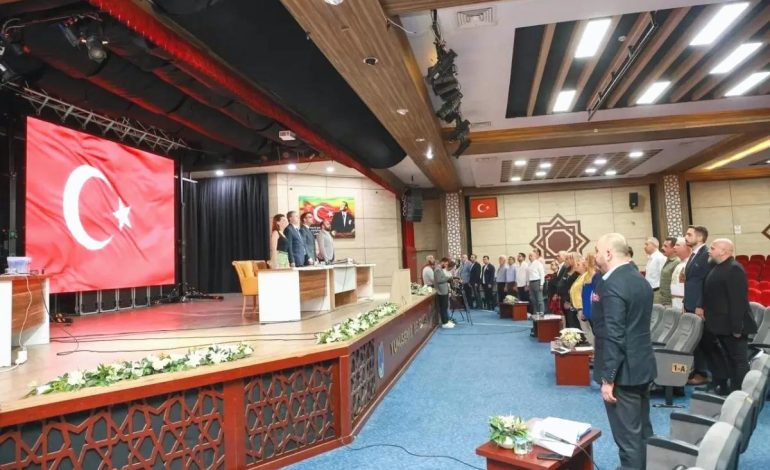 Yunusemre Belediye Meclisi’nden Özgür Özel’e yapılan saldırıya kınama