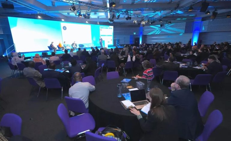 Yusuf Tekin Londra’da Eğitim Forumunda