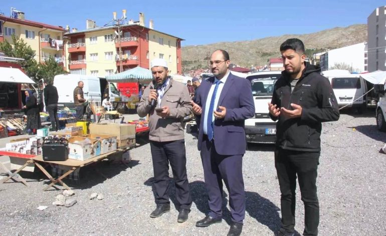 Zara’da Semt Pazarında Alışverişe Dualarla Başlanıyor
