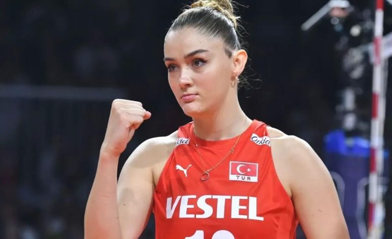 Zehra Güneş Vegas’ta! Tatil kombinine beğeni yağdı