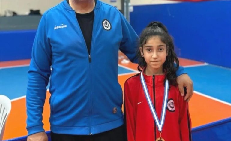 Zeynep Ela Öztürk Bölge Birincisi
